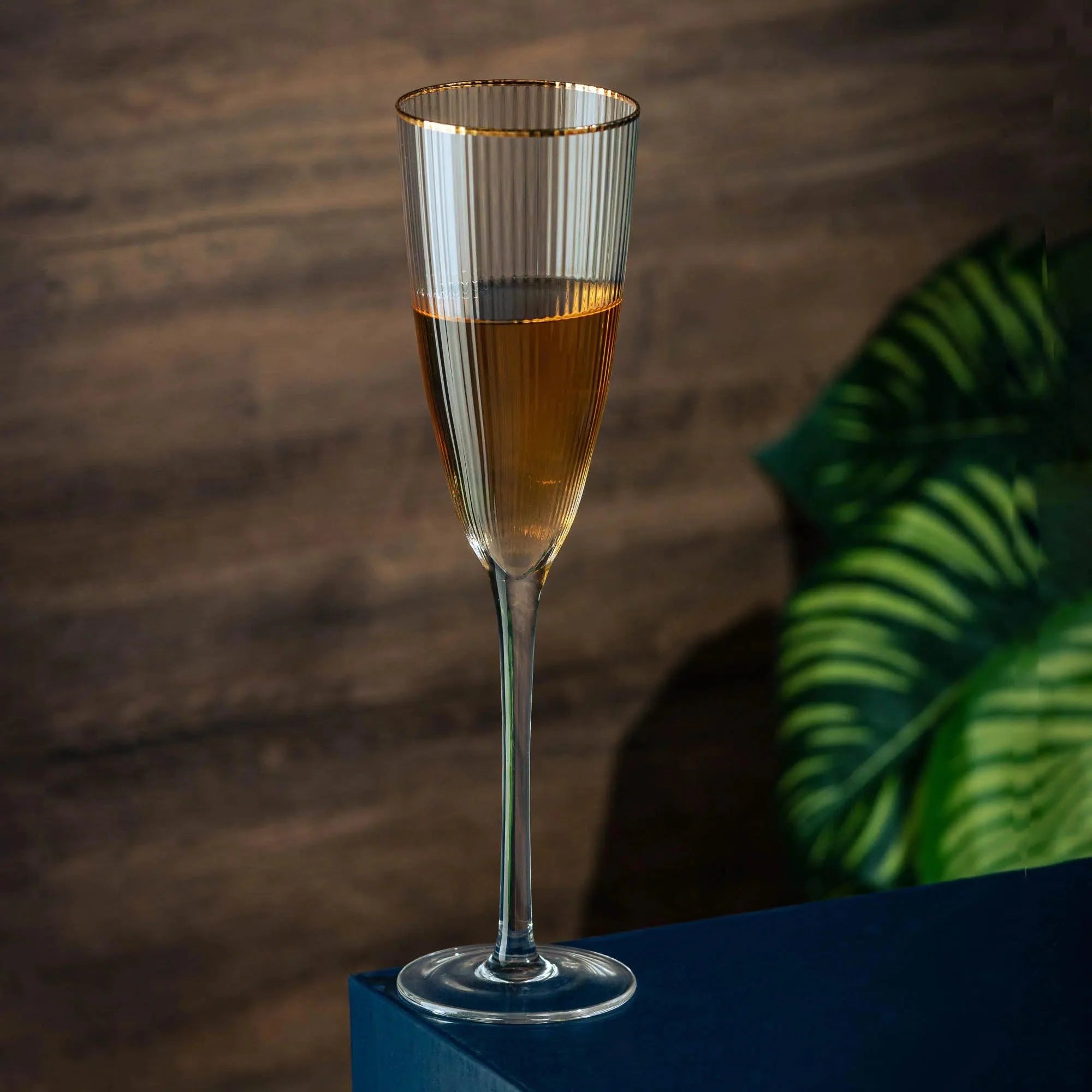 Jogo 2 Taças para Champagne Vidro Cristalino Borda Dourada Lines 300ml