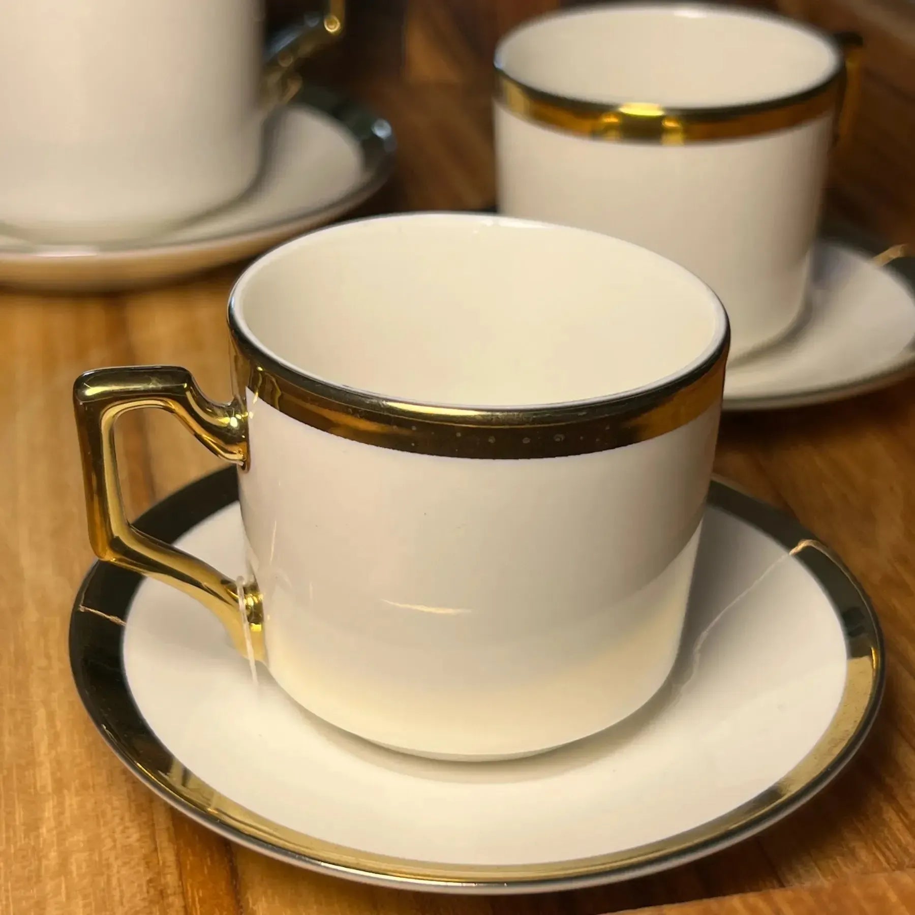 Jogo 4 Xícaras de Chá com Pires Porcelana Borda Dourada Olimpo 200ml L'Hermitage