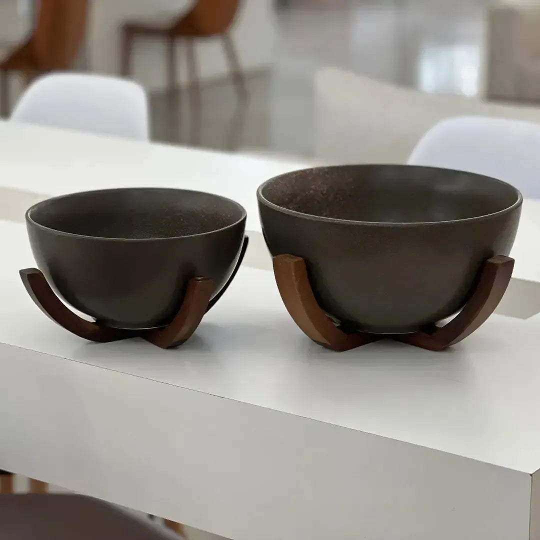 Bowl Cerâmica Marrom com Base de Madeira 23cm Linha Sintonia