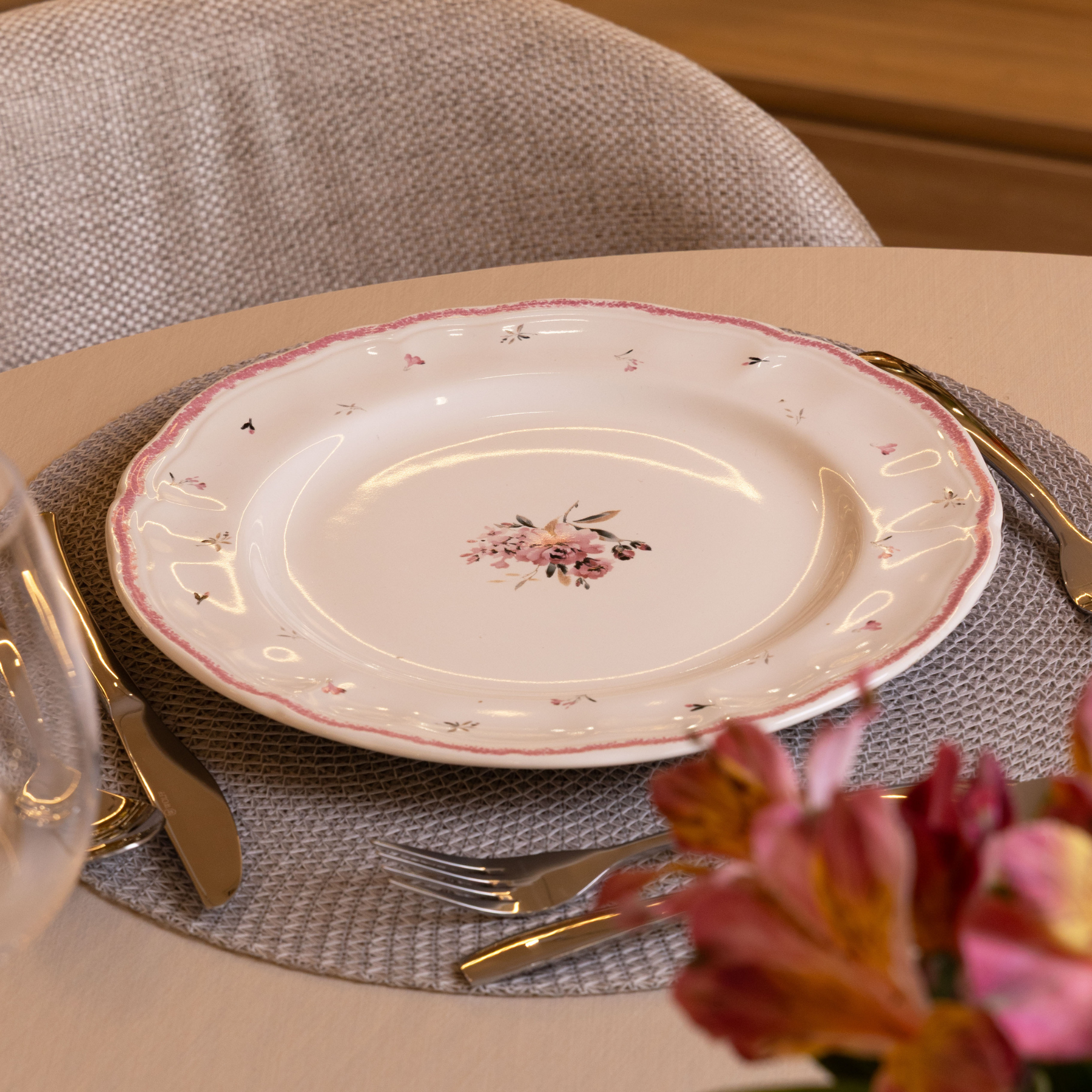 Conjunto 4 Pratos Rasos Cerâmica Florescer Rosa 27cm