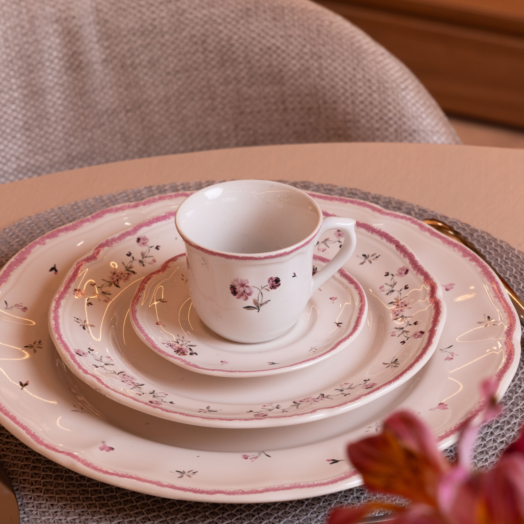 Conjunto 4 Xícaras de Café com Pires Cerâmica Florescer Rosa 90ml