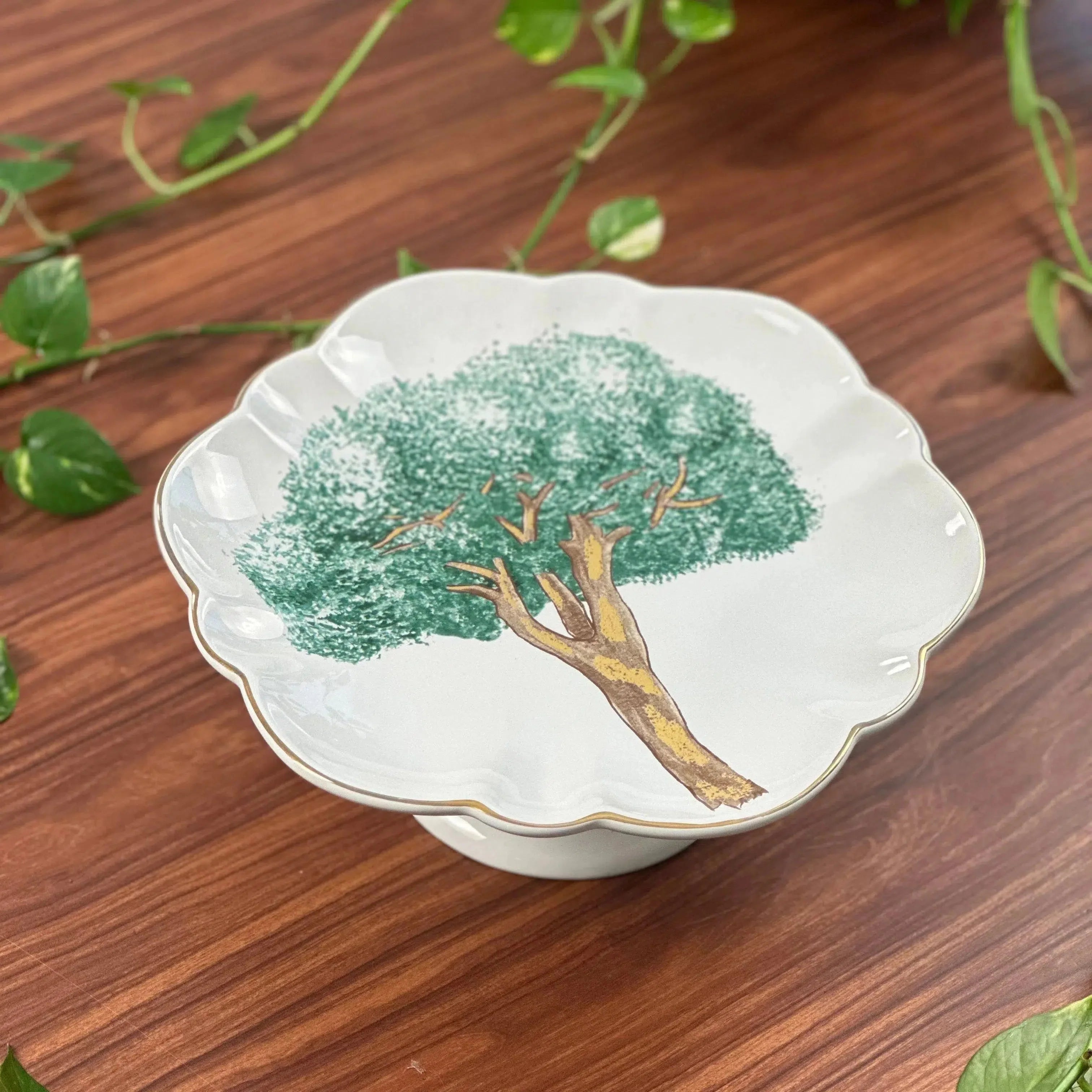 Prato para Bolo com Pé Cerâmica Ypê Verde com Filete de Ouro Scalla