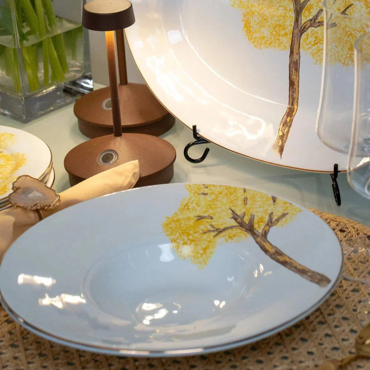 PRÉ-VENDA: Prato para Risoto Cerâmica Ypê Amarelo com Filete de Ouro 28cm Scalla